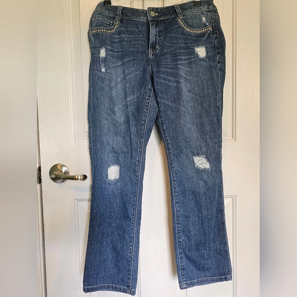 White House Black Market Blanc Distressed Jeans Women's Sz 6 Crop - Picture 1 of 15